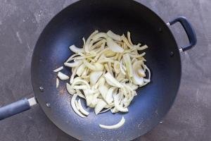 Onion in a wok