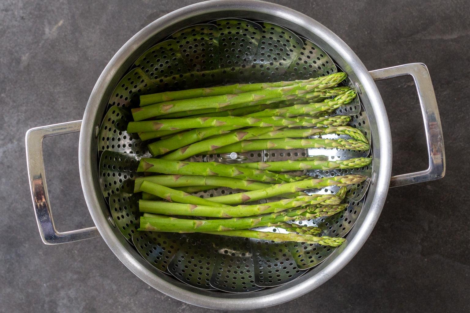 How to Steam Asparagus (Tutorial) Momsdish