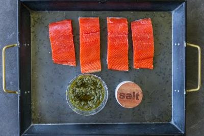 Salmon with pesto and salt