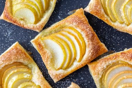 Puff Pastry Pear Tartlets (4 Ingredients) - Momsdish