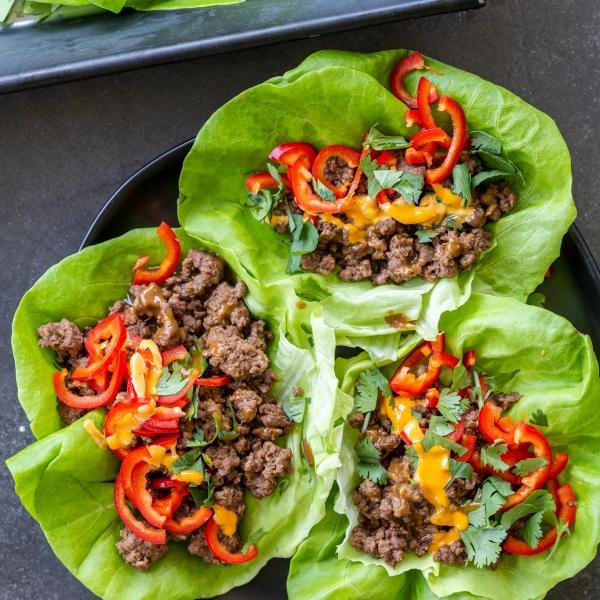 Beef lettuce wraps on a plate.