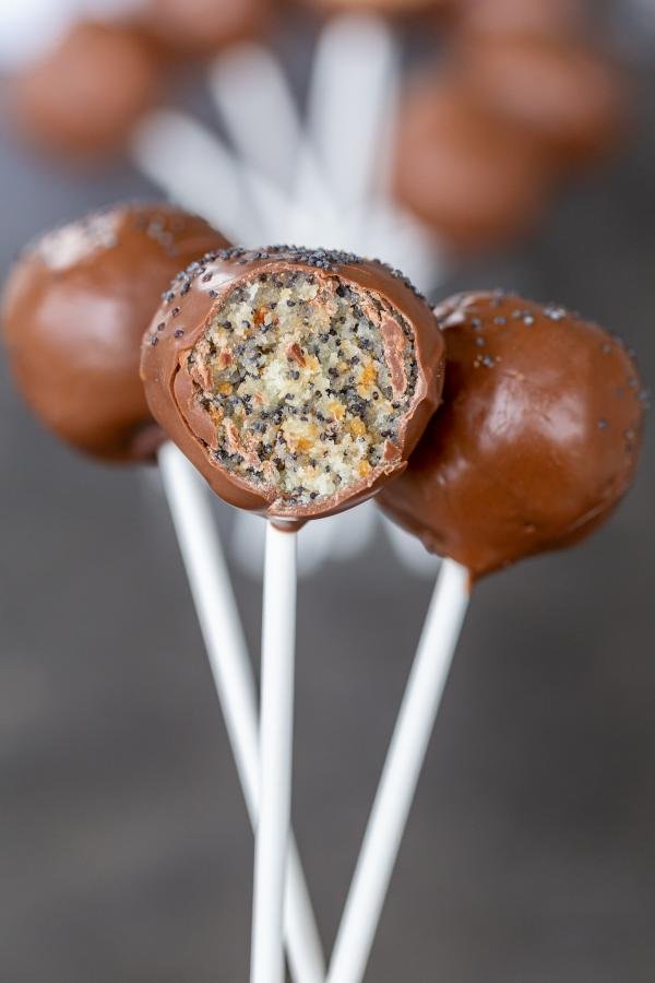 https://cdn.momsdish.com/wp-content/uploads/2022/05/Cake-Pops-Recipe-08-600x900.jpg