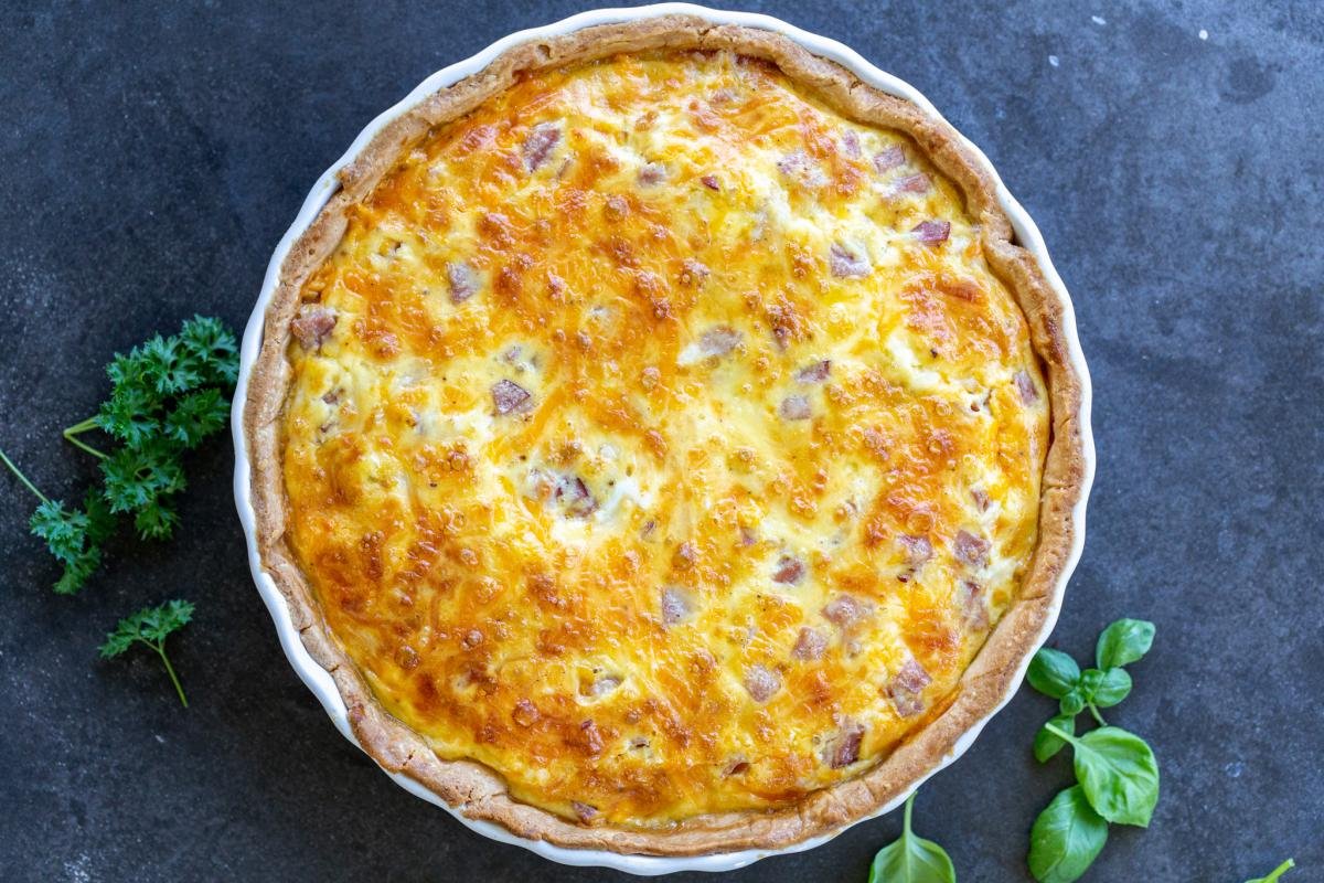 Ham and Cheese Quiche Recipe (The Easiest) - Momsdish