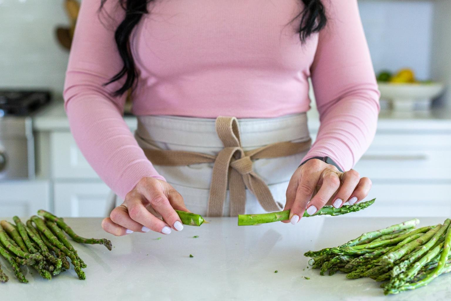 How to Trim Asparagus (Tips & Tricks) Momsdish