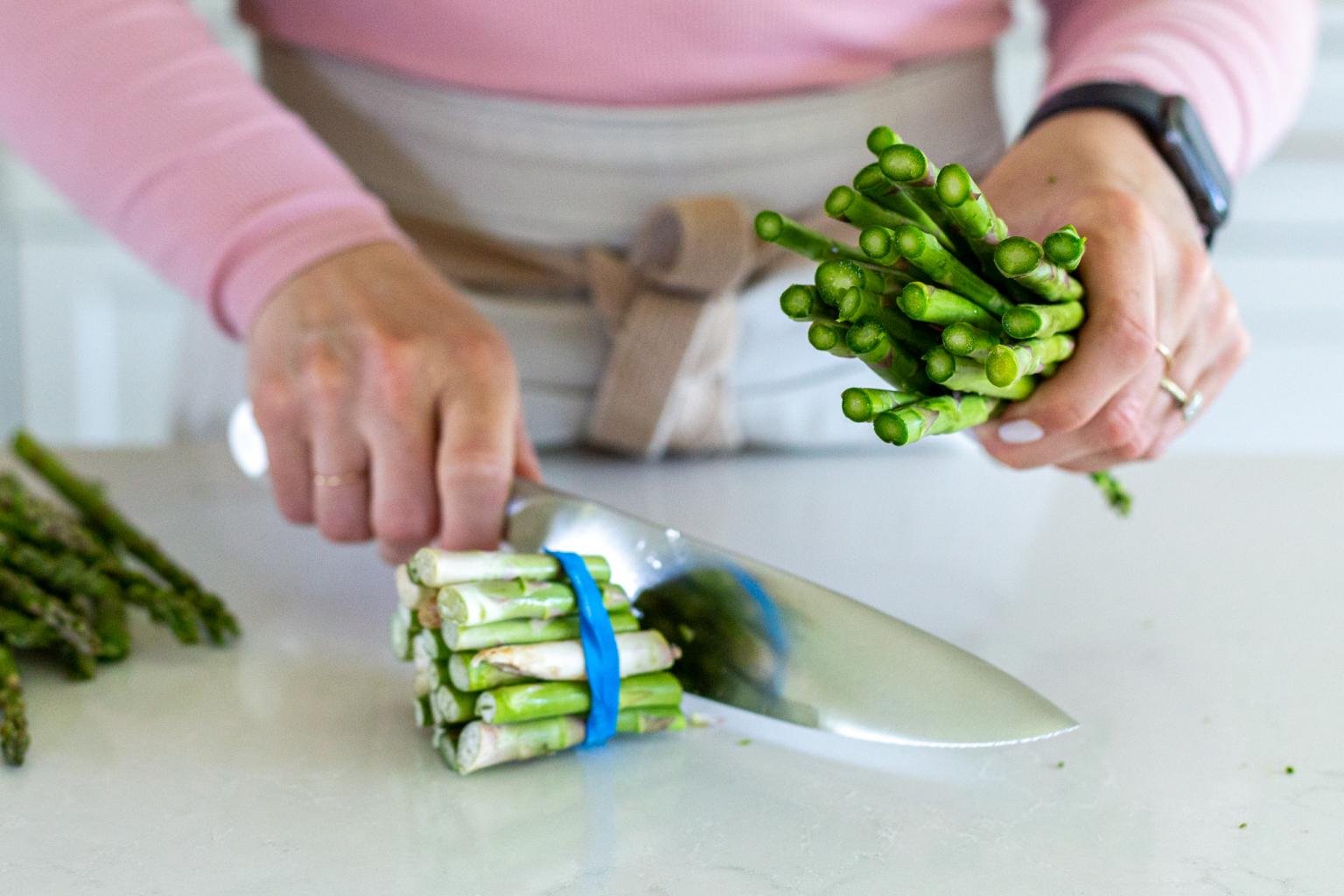How to Trim Asparagus (Tips & Tricks) Momsdish