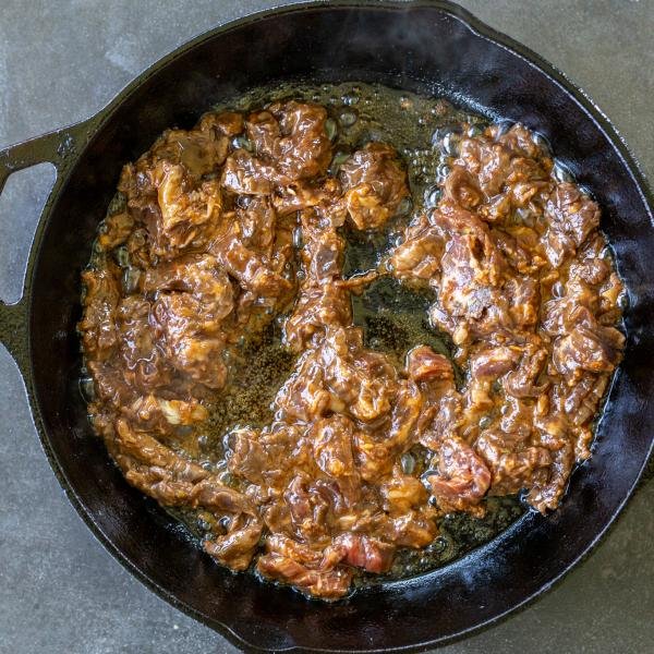 a pan with beef bulgogi in a pan.
