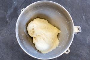 Kneaded cinnamon rolls.