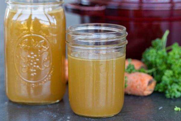 How to Make Turkey Bone Broth (Zero Waste) - Momsdish