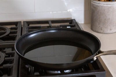 A pan with oil.
