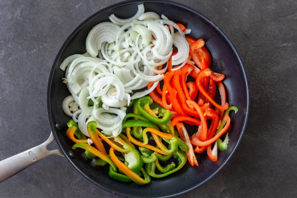 30 Minute Shrimp Fajitas (OnePan) - Momsdish