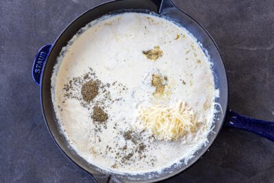 Creamy sauce with Parmesan cheese and seasoning.