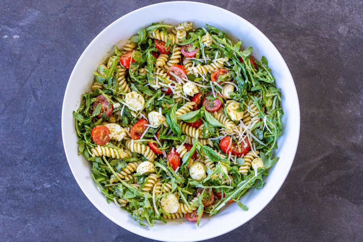 Pesto Pasta Salad with Mozzarella - Momsdish