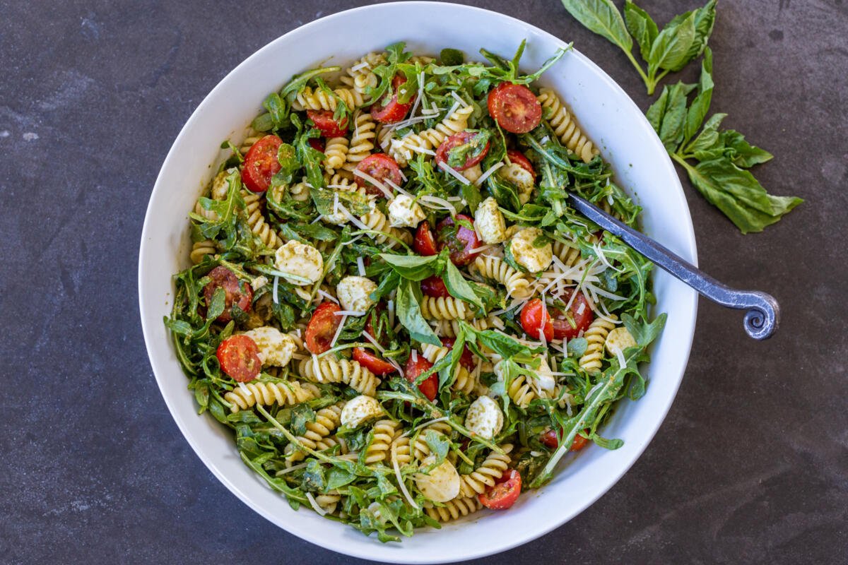 Pesto Pasta Salad with Mozzarella - Momsdish