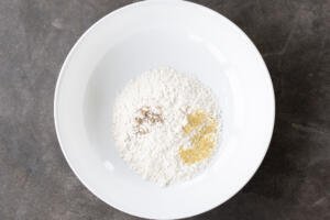 Seasoning with flour in a bowl.