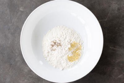 Seasoning with flour in a bowl.