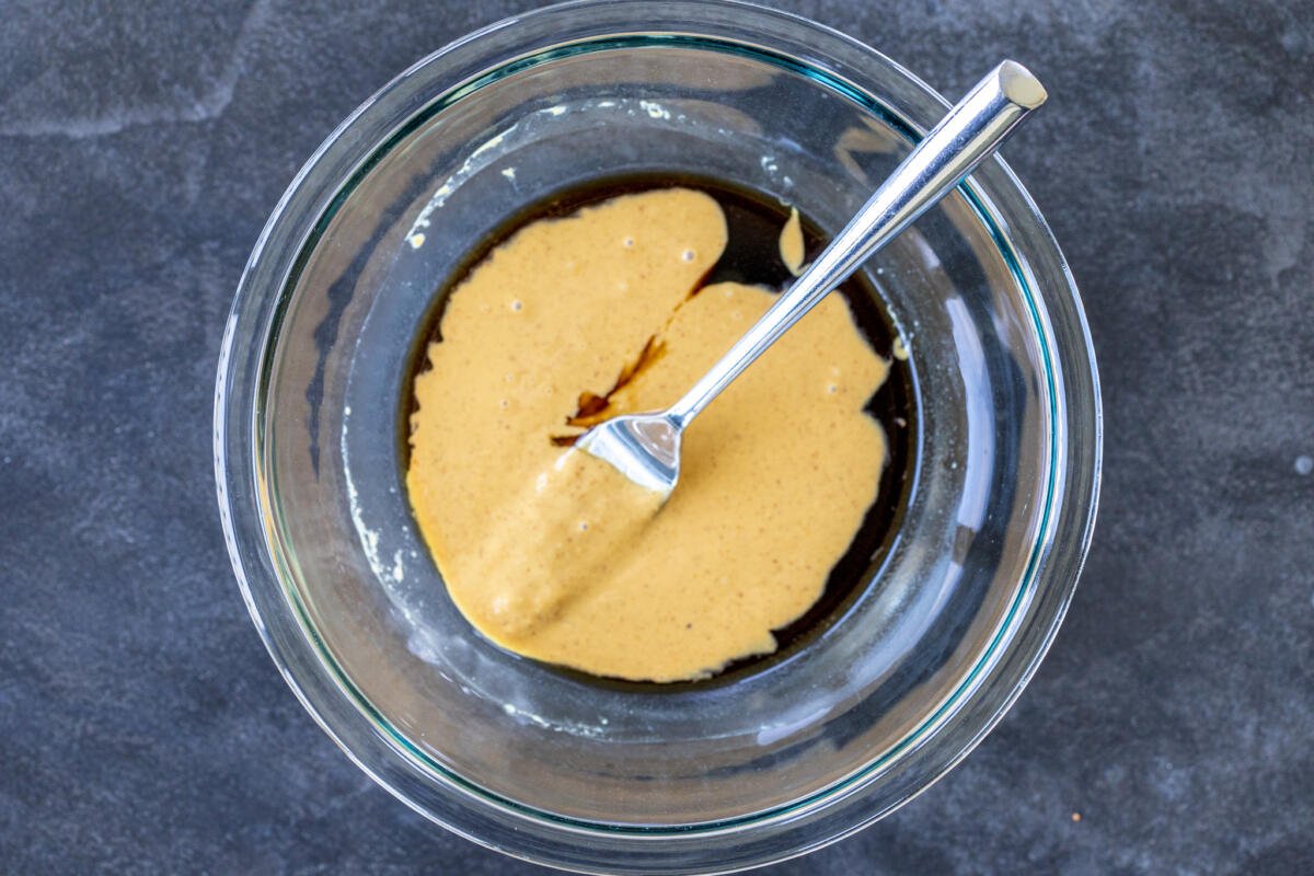 5Minute Peanut Sauce for Spring Rolls (So Creamy) Momsdish