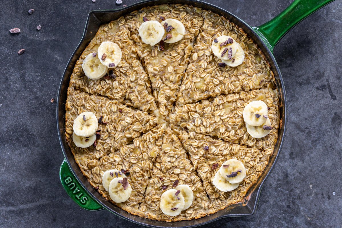 Banana Baked Oatmeal (Crazy Easy) - Momsdish