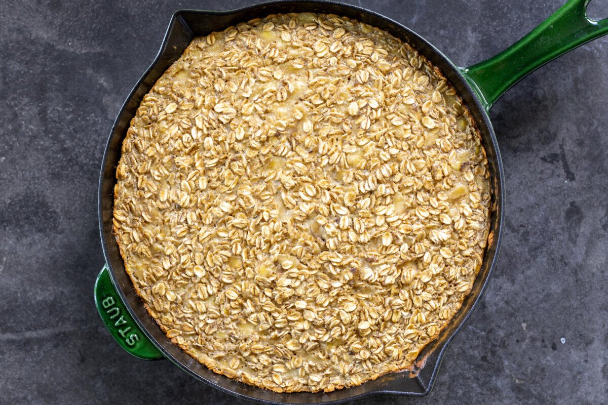 Banana Baked Oatmeal (Crazy Easy) - Momsdish