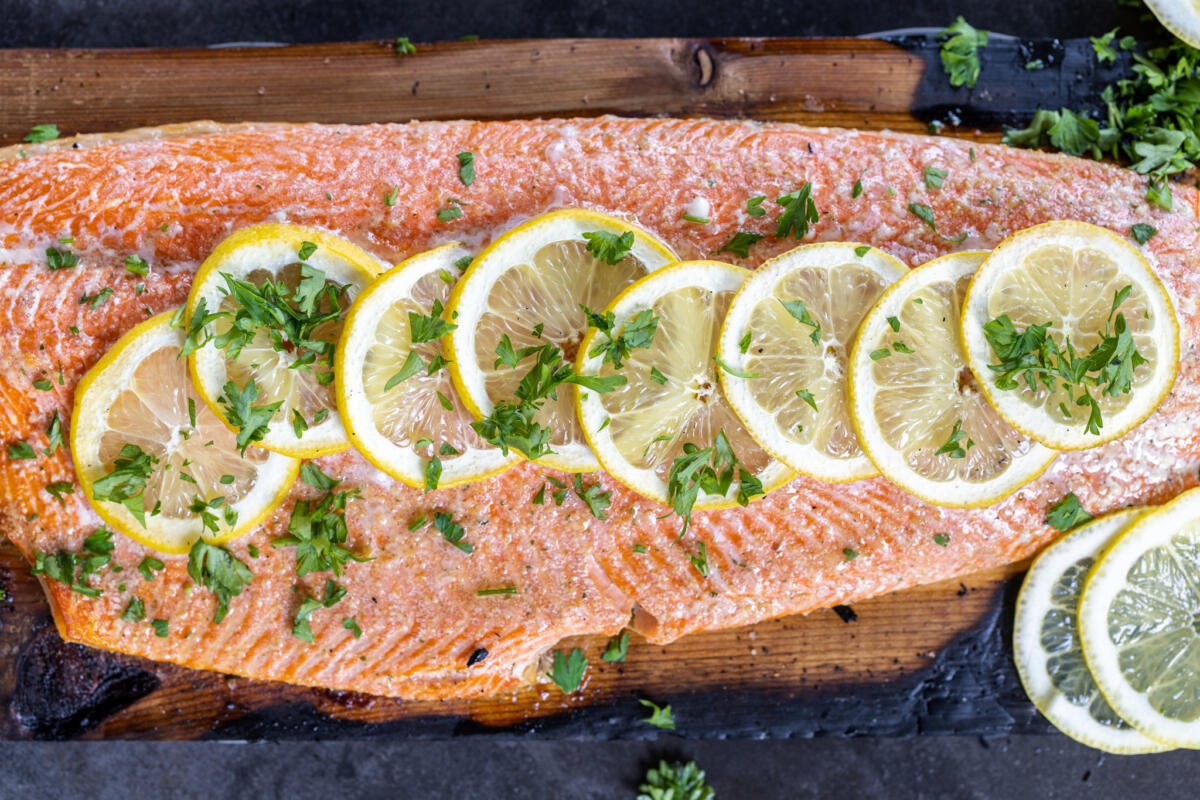 How To Grill Salmon on a Cedar Plank - Momsdish