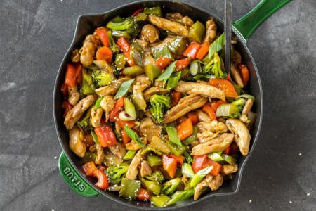 One Pan Hunan Chicken Recipe - Momsdish