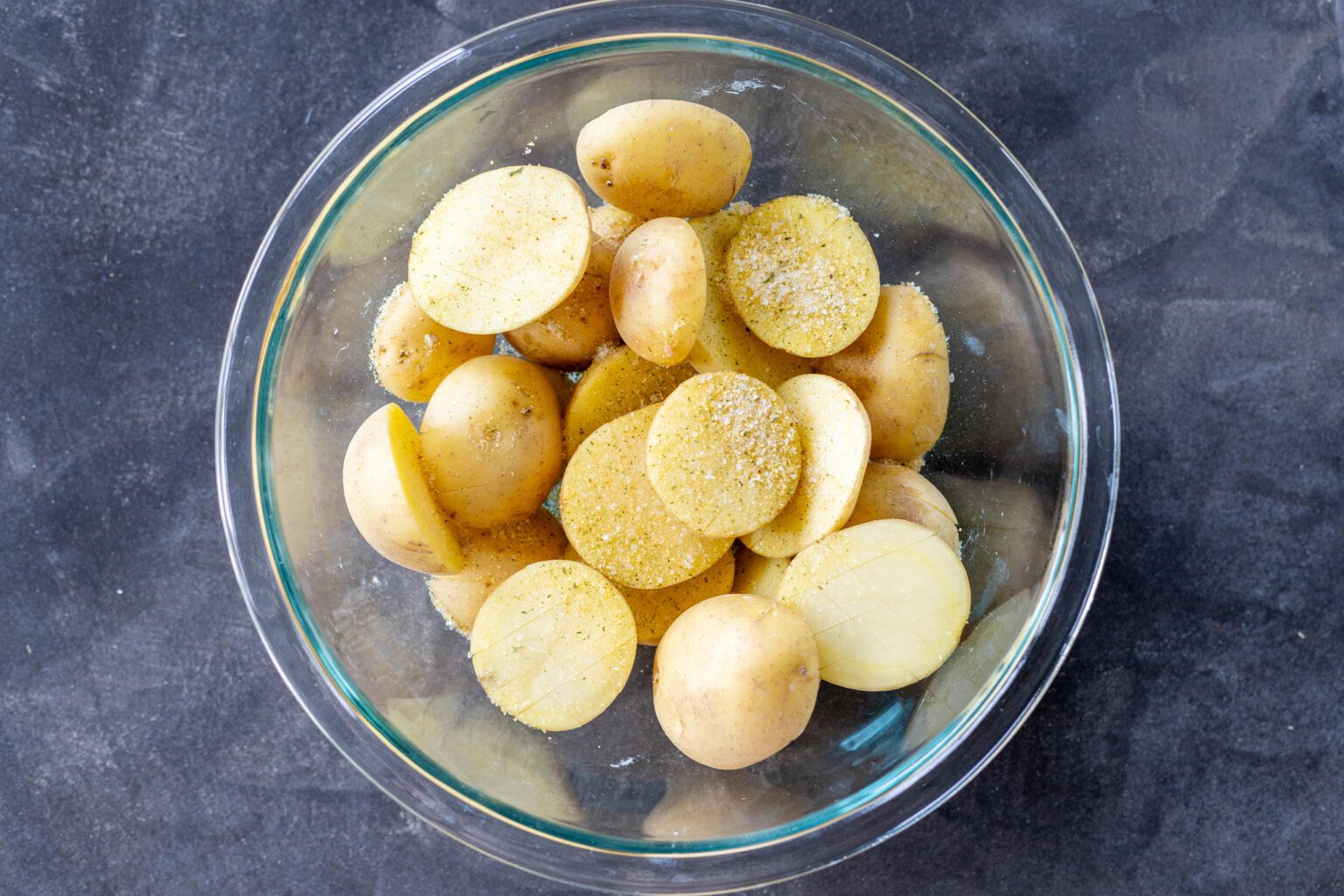Parmesan Crusted Potatoes (4 Ingredient) - Momsdish