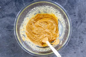 Whisked peanutbutter mixture in a bowl.