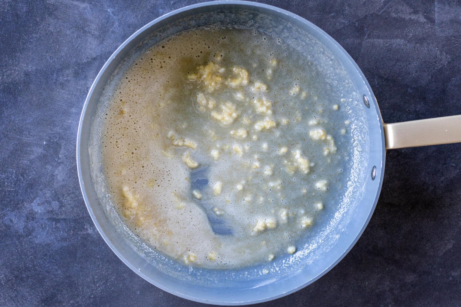 Alfredo Pizza Sauce (White Sauce) - Momsdish