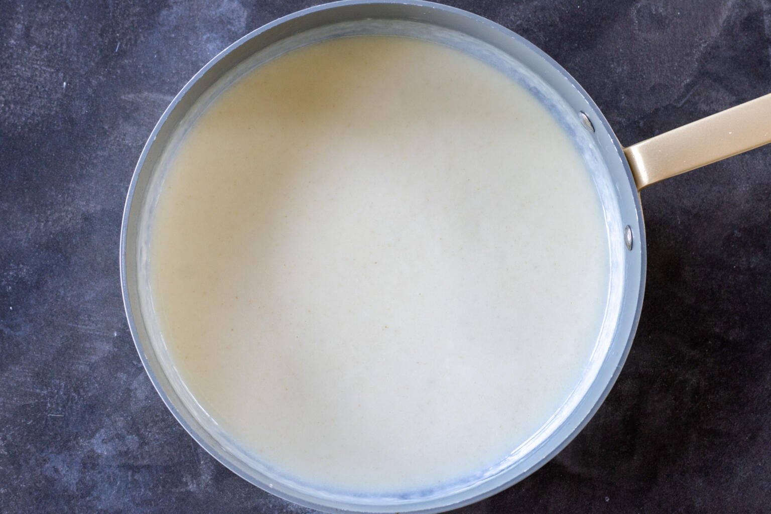 Alfredo Pizza Sauce (White Sauce) - Momsdish