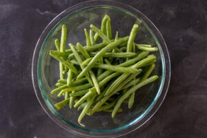 Green beans in a bowl.