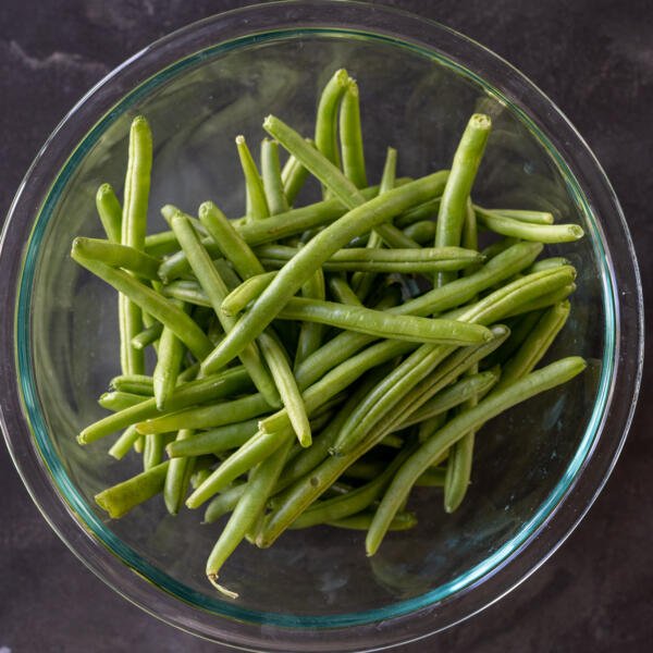 Green beans in a bowl.