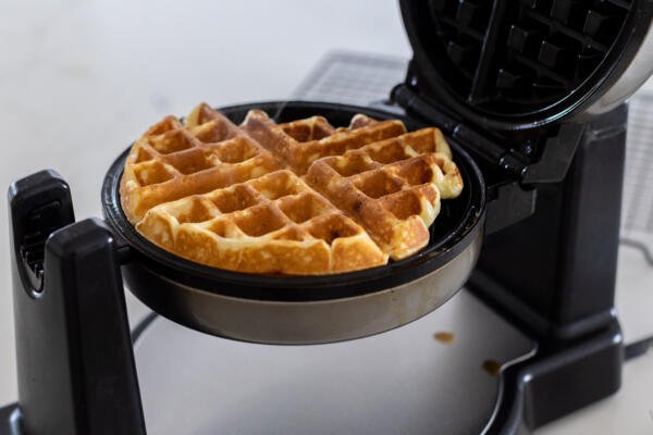 Easy Banana Waffles Recipe - Momsdish