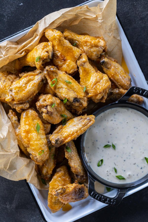 Tray with Buffalo Wing with dipping. 