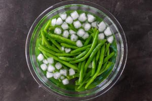 Green beans in an ice bath.