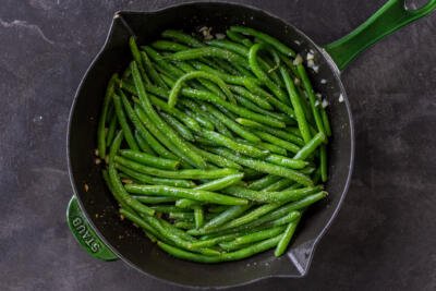 Pan with cooked Buttery Garlic Green Beans.