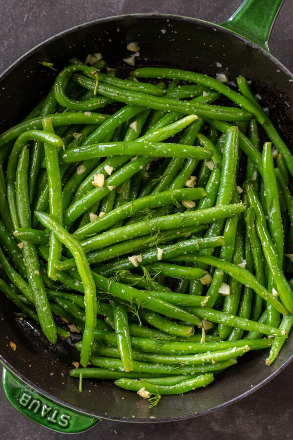 Buttery Garlic Green Beans in a pan.