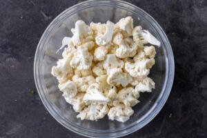 Cut up cauliflower in a bowl.