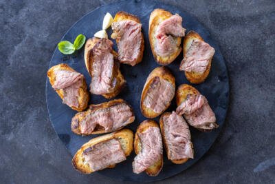 Bruschetta with slices of steak.