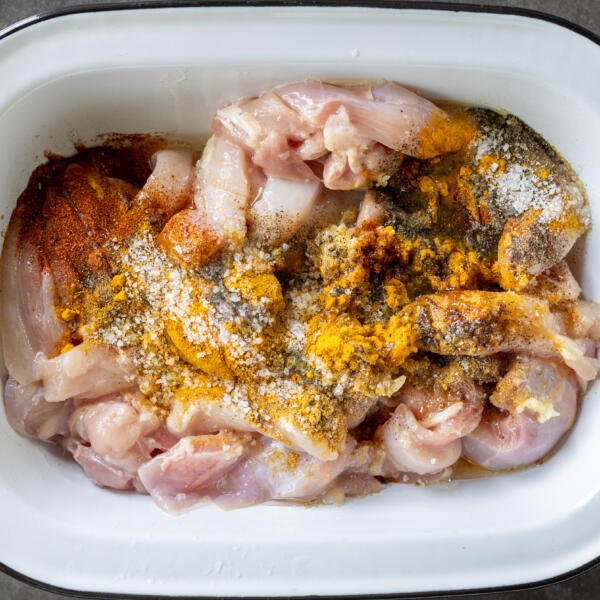 A bow with chicken and all seasoning for shawarma.