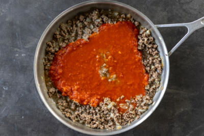 Sauce with beef and onion.