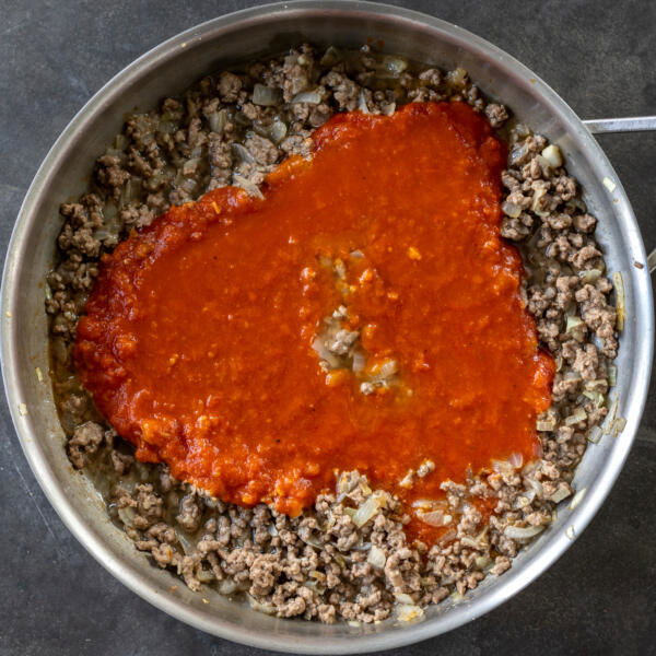 Sauce with beef and onion.