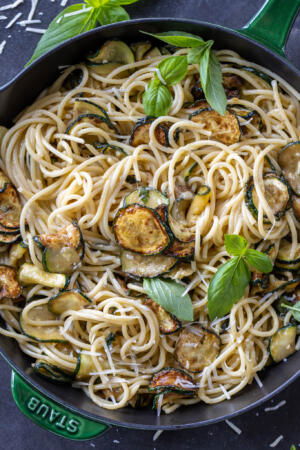 Cooked Spaghetti Alla Nerano in a pan.