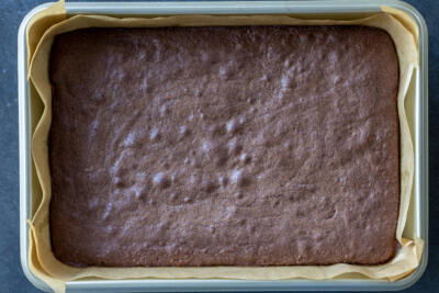 Baked brownie in a tray/.