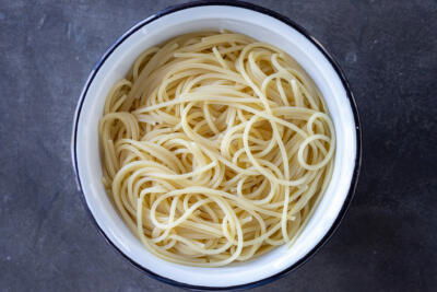 Cooked spaghetti in a bowl.