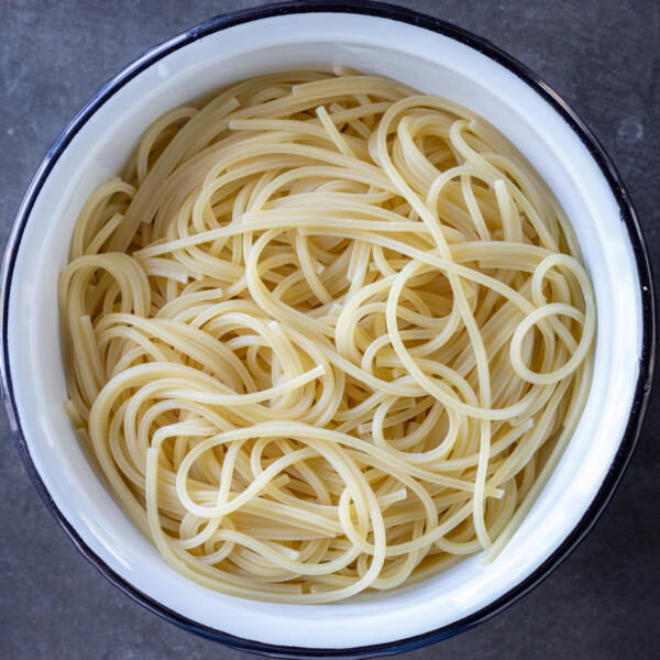 Cooked spaghetti in a bowl.