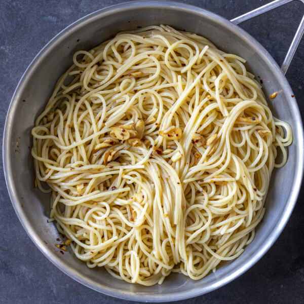Pasta Aglio e Olio in a pan.