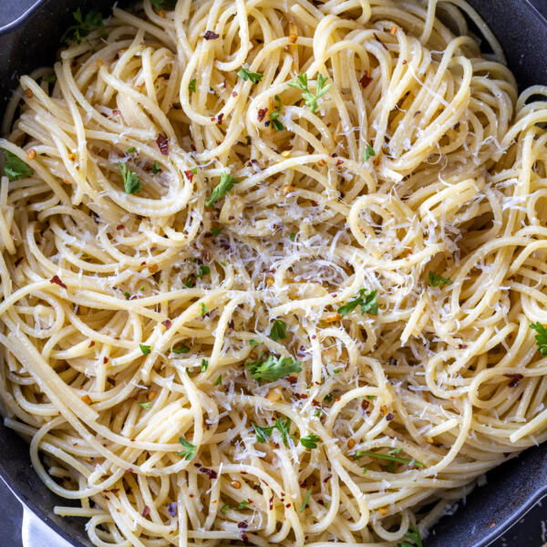Pan with Pasta Aglio e Olio.