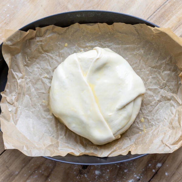 Brie with jam and wrapped in puff pastry dough.