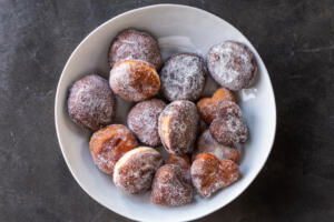 Donuts with fillings in a bowl.