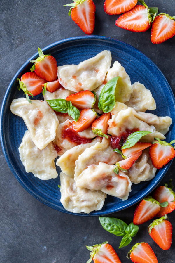 Strawberries on a plate with vareniki.