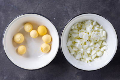 Egg yolks and egg whites in two bowls.